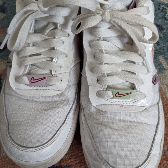 Nike U Complete Me Low Top Shoes - Picture 5 of 9